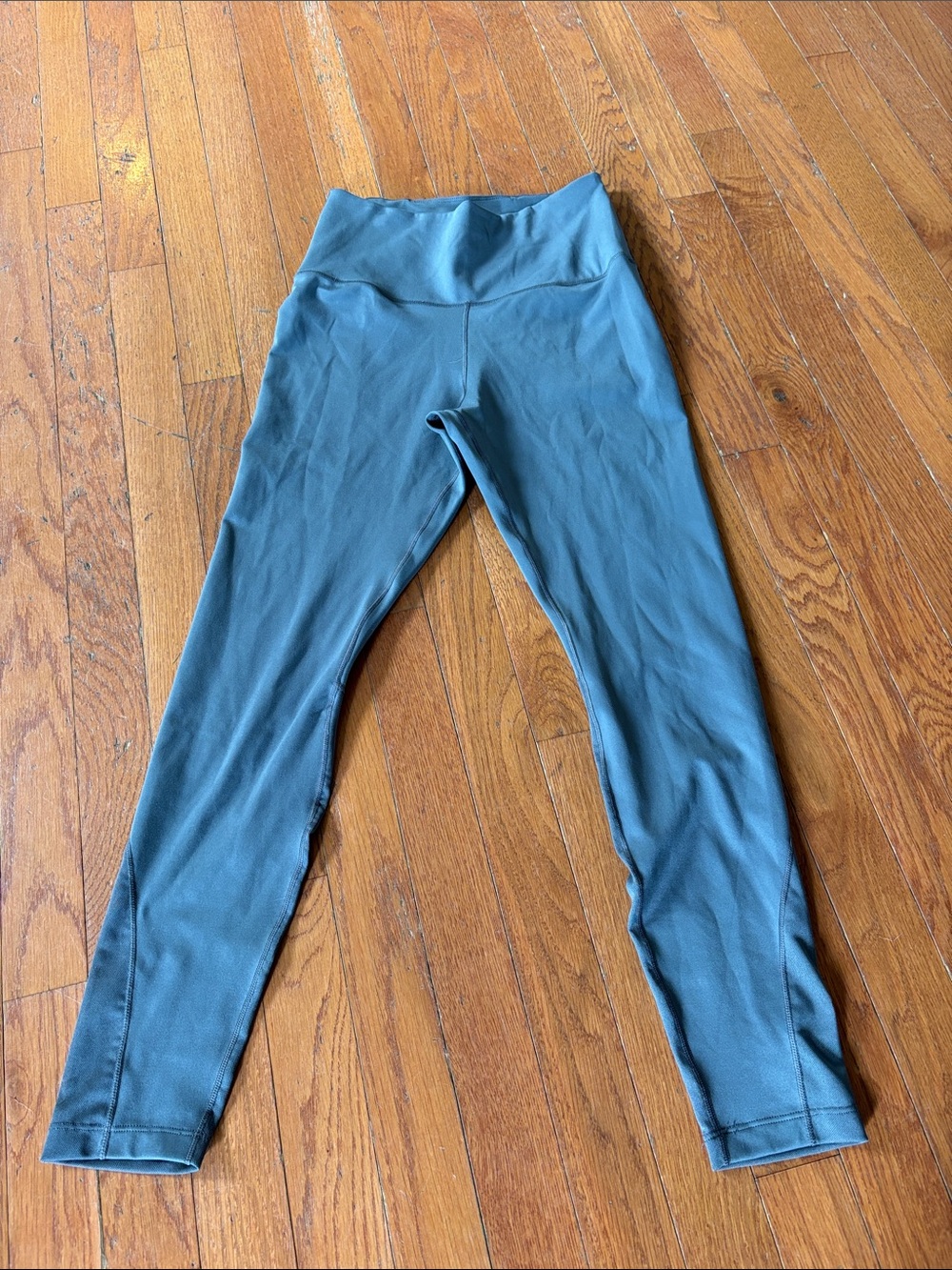 Nike Gray Dri Fit Women’s High-Waist Leggings. Size Small